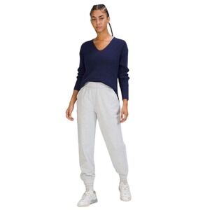 Lululemon Relaxed High-Rise Jogger
Heathered Core Ultra Light Grey, Size 4